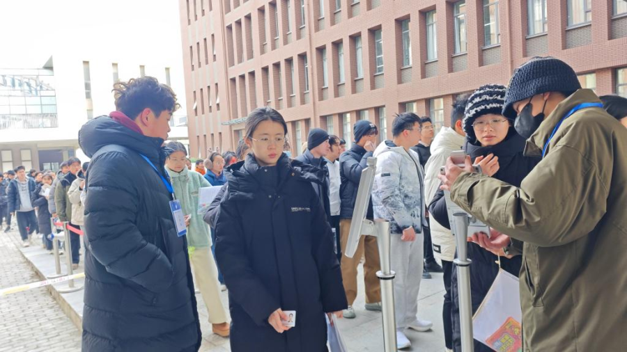 护航研考路情暖学子心(图4)