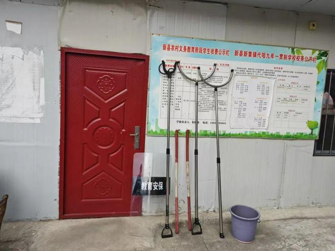 筑牢安全防线 共建平安校园 新县新集镇代咀九年一贯制学校开展反恐防暴应急演练活动(图2)