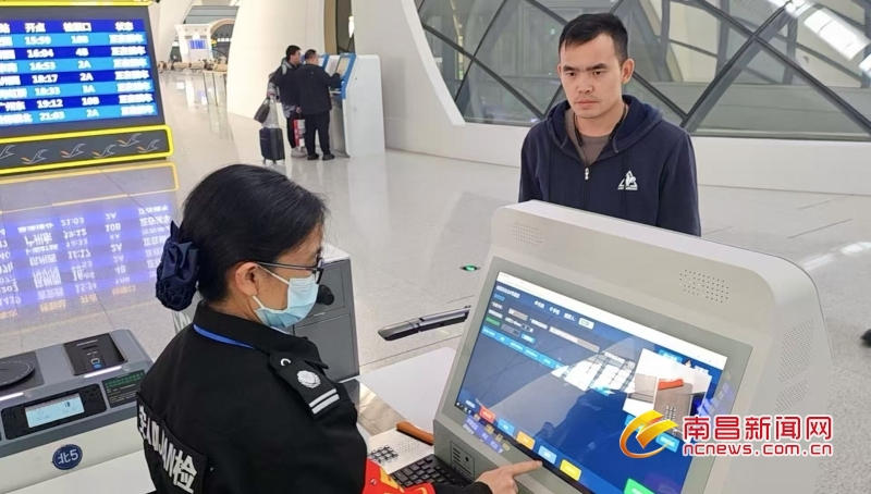南昌车站启用智能安检新系统(图5)