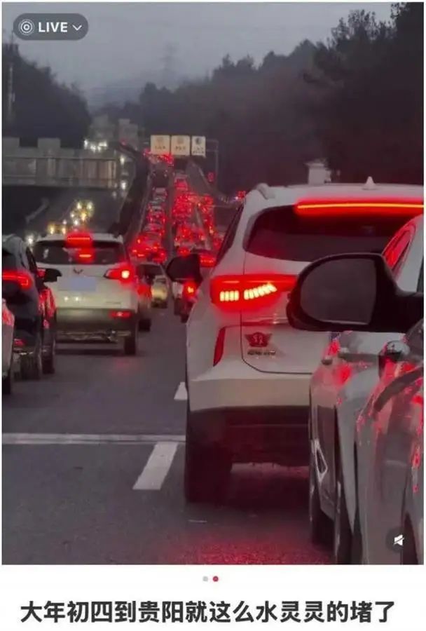 心态崩了！8小时还没出城看完导航更崩溃！网友：凌晨堵在高速上“停车熄火睡觉”还有人称“100公里开了5个小时”(图1)