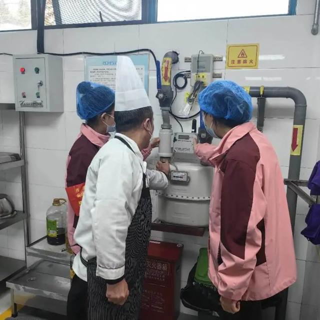 未央区长庆湖滨花园幼儿园春季学期安全检查及教育活动(图8)