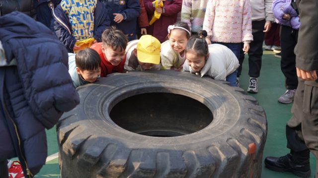 淮阴师范学院第一附属小学：警营开放展风采 反恐教育润童心(图3)