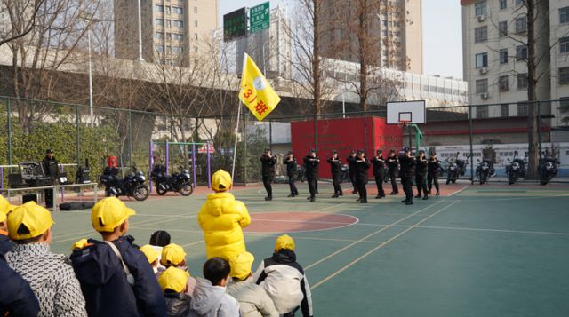 淮阴师范学院第一附属小学：警营开放展风采 反恐教育润童心(图4)