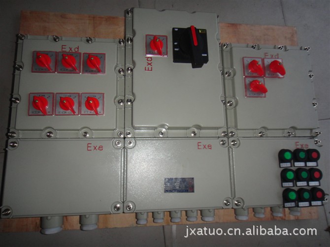 守护校园安全 邛崃市教育局召开学校最小应急单元暨防暴安保培训会(图1)