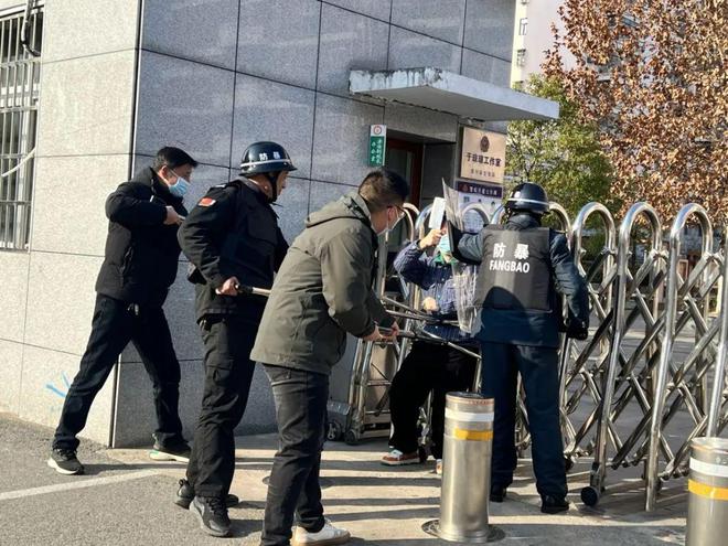 反恐入侵 临暴不乱 潢川县第五小学开展反恐防暴演练活动(图3)