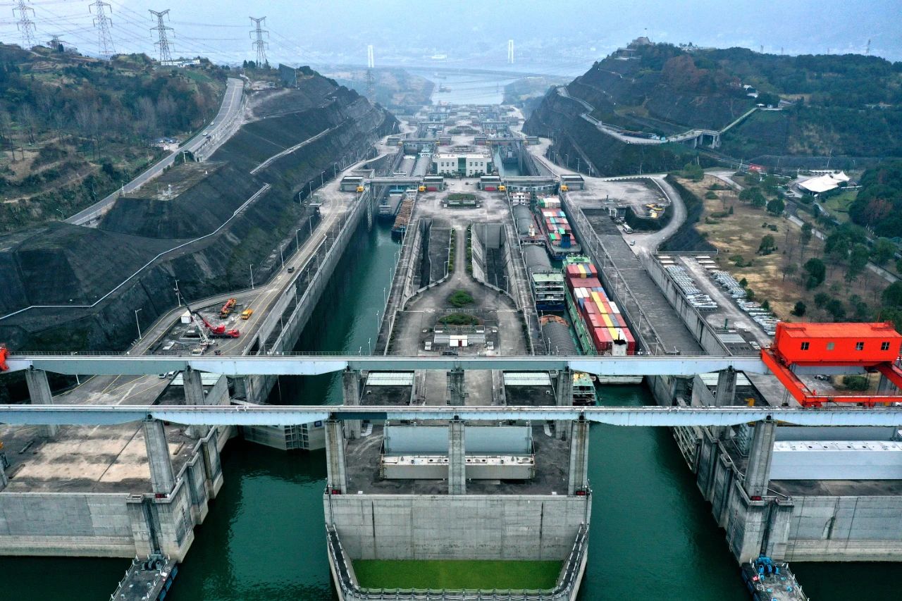 三峡枢纽春运客货运量实现双增长(图1)