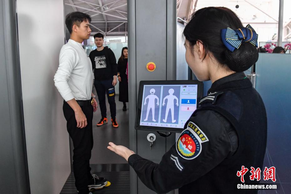 【春运“智”旅】高铁站里的“科技范”(图1)