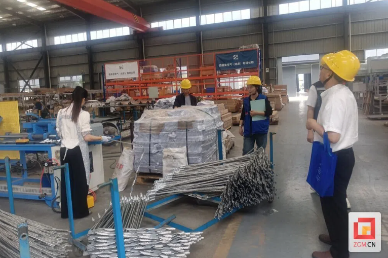 自贡沿滩区应急管理局聚力开展企业安全生产帮扶指导(图1)
