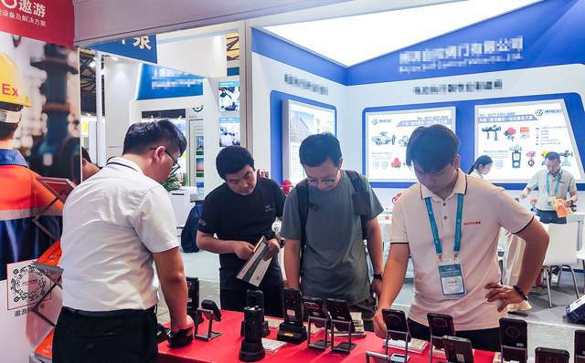 现场直击2025 cippe中国石化展！遨游防爆手机引爆互动热潮(图5)