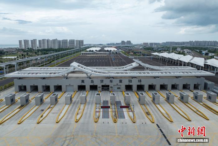 探访海南自贸港“二线口岸”：监管高效精准 口岸快速通关(图1)