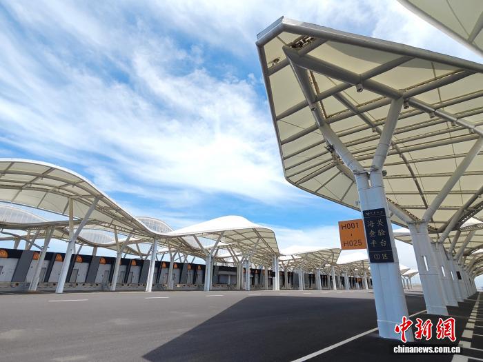 探访海南自贸港“二线口岸”：监管高效精准 口岸快速通关(图3)