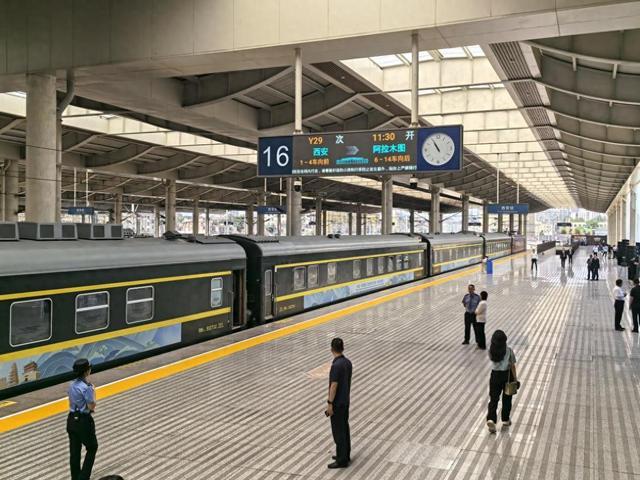 中国—中亚国际人文旅游专列（西安—阿拉木图段）首发开行(图1)