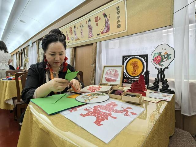 中国—中亚国际人文旅游专列（西安—阿拉木图段）首发开行(图6)