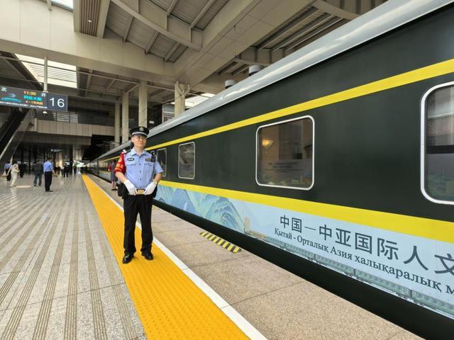中国—中亚国际人文旅游专列（西安—阿拉木图段）首发开行(图4)
