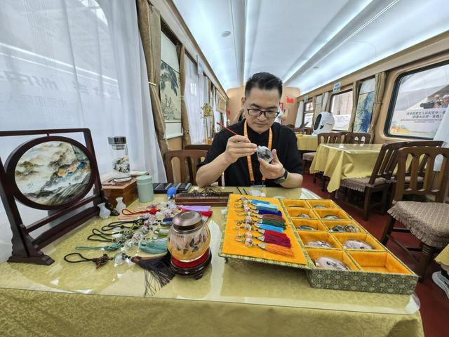 中国—中亚国际人文旅游专列（西安—阿拉木图段）首发开行(图7)