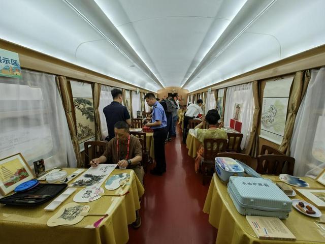 中国—中亚国际人文旅游专列（西安—阿拉木图段）首发开行(图13)