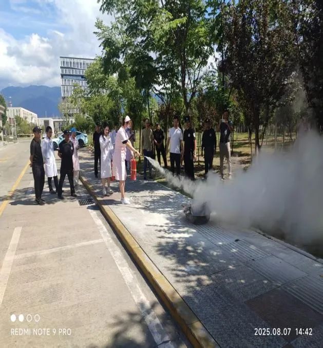 提升应急能力 筑牢安全防线——九江市妇幼保健院开展消防和防暴应急演练(图1)