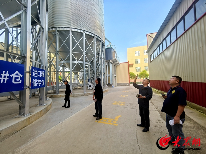 菏泽鲁西新区农业农村发展局聘请省级安全专家开展饲料生产企业安全生产专项检查_鲁西新区_大众网(图1)